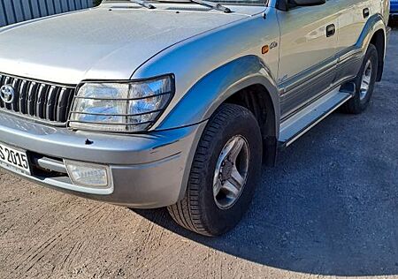 Toyota Land Cruiser 3.0 D-4D mit 70L Zusatztank