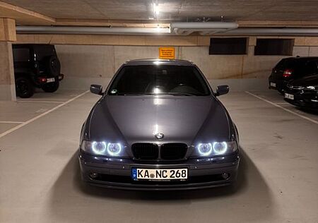 BMW 520i