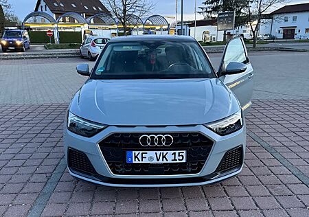 Audi A1 30 TFSI / Apple Car Play / TÜV Neu