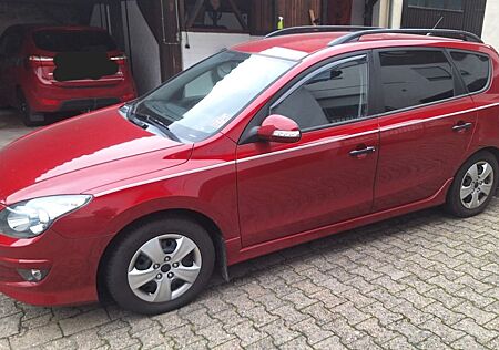 Hyundai i30 gebraucht kaufen Hyundai i30 CW 1.6 CRDi 66 kW Classic Classic