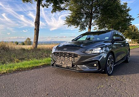 Ford Focus 2.0 ST-Line Bremse sowie Reifen Neu