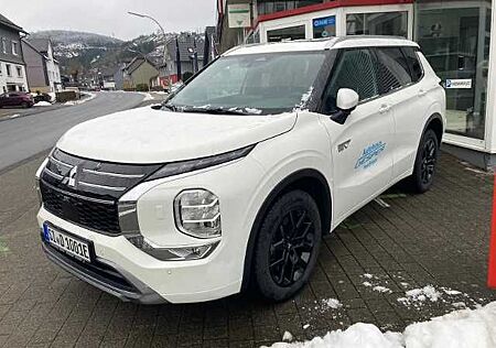 Mitsubishi Outlander 2.4L PHEV TOP PLUG IN HYBRID