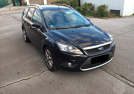 Ford Focus Turnier 1.8 Titanium Tüv NEU 8-fach B