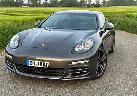 Porsche Panamera 4S S
