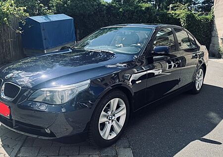 BMW 530i E60 + AHK +Schiebedach + gepflegt