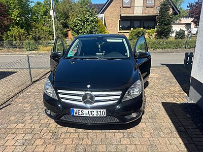 Mercedes-Benz B 180 -