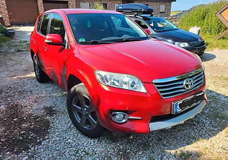 Toyota RAV 4 2,2-l-D-4D 4x2 Travel Travel