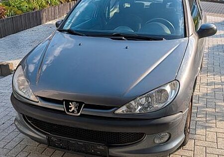 Peugeot 206 1.4 75 - TÜV Neu