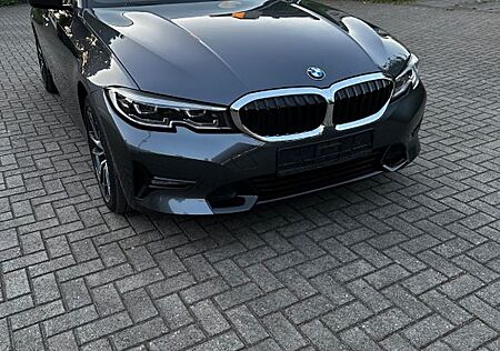 BMW 320i Sport Line Automatik Sport Line