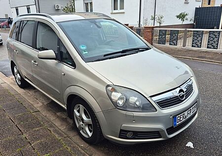 Opel Zafira 2.2 Automatik, 7-Sitze, TÜV, SHZ, PDC