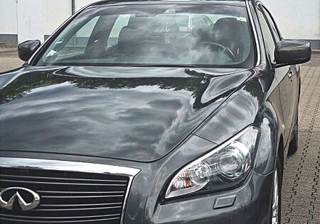 Infiniti Q70 Hybrid V6 35h Vollaussatung