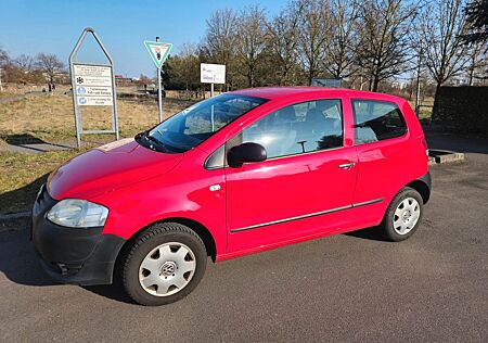 VW Fox Volkswagen 1.2 - Rot/ Schaltgetr. TÜV und Bereifung NEU