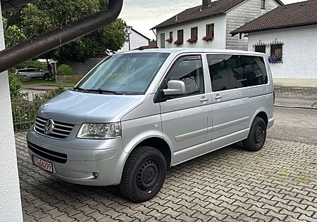 VW T5 Multivan Volkswagen - 2. Motor 150.000 km - sehr gepfleg