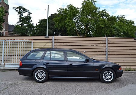 BMW 523i A Touring*1.HAND*XENON*AUTOMATIK*LEDER*SHZ