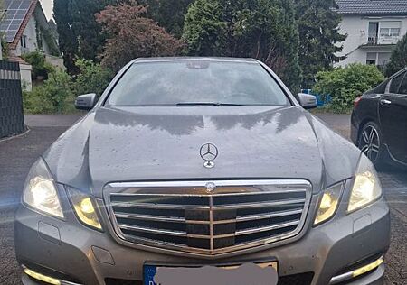 Mercedes-Benz E 250 CDI 4MATIC BlueEFF. AVANTG. Autom. AVA...