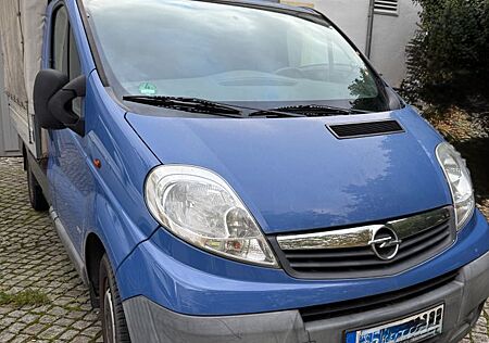 Opel Vivaro Pritsche Pickup mit Plane Leiterschacht
