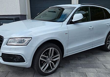 Audi Q5 2.0 TDI quattro - Standhzg, AHK, Pano, B&O