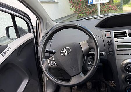 Toyota Yaris 1,33-l-Dual-VVT-i Cool+ Cool+