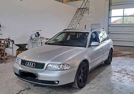 Audi A4 2.4 Avant quattro