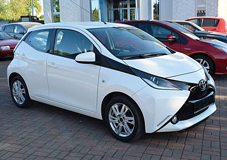Toyota Aygo (X) Aygo -play Team D
