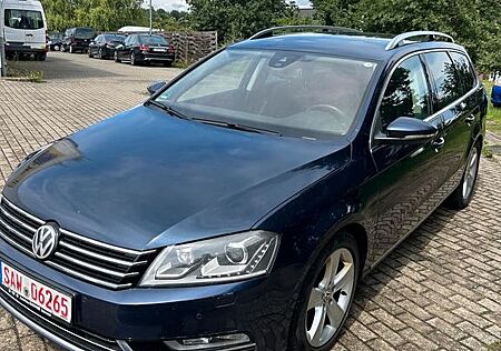 VW Passat Variant Volkswagen Highline 4Motion+Leder+DCC+Navi