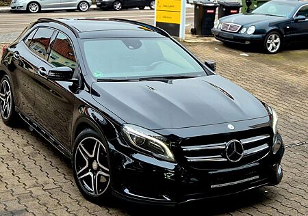 Mercedes-Benz GLA 250 AMG-Sportpaket/Leder/Comand/Pano-Voll