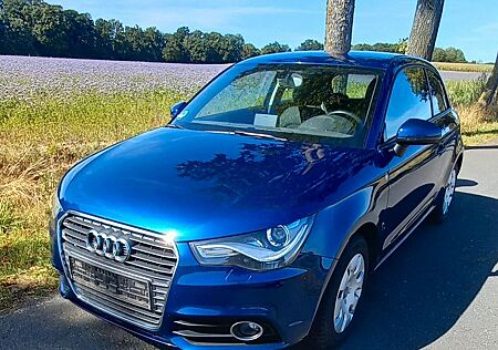 Audi A1 1.6 TDI,S tronic Attraction, Navi, TOP gepfle