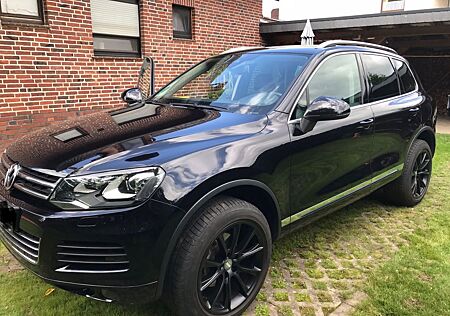 VW Touareg Volkswagen 3.0 V6 TDI, AHK, Luftfahrwerk, 20 Zoll