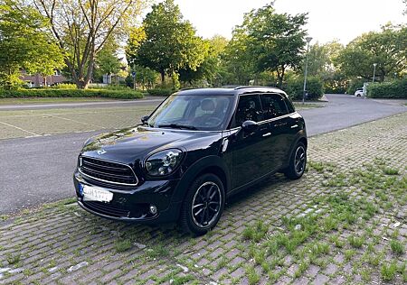 Mini One Countryman Countryman One schwarz Benzin