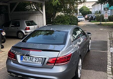 Mercedes-Benz E 250 Coupé Autom. -