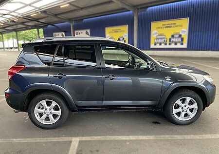 Toyota RAV 4 2.2 4x4 Executive Leder