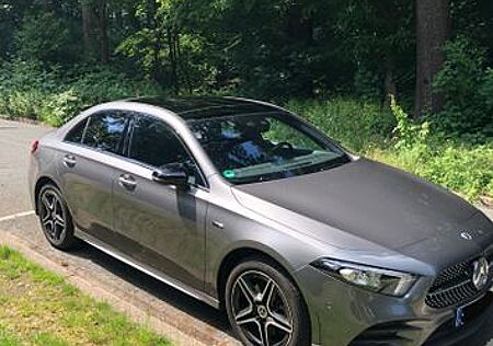 Mercedes-Benz A 250 e Limousine Night*AMG*LED*Carplay