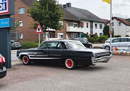 Oldsmobile Dynamic 88 Holiday Hardtop