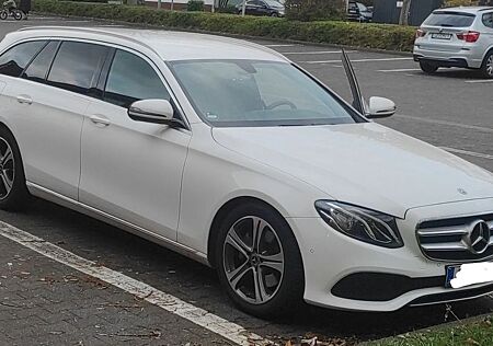 Mercedes-Benz E 200 T AVANTGARDE Autom. AVANTGARDE