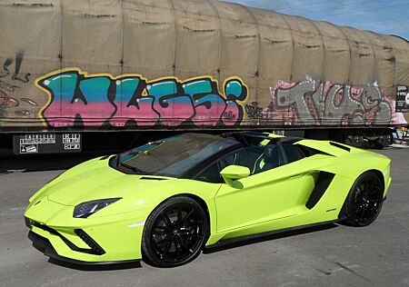 Lamborghini Aventador S Roadster, 2.620 KM, 1.Hd,Top Zustand