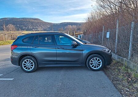 BMW X1 sDrive 18i Adv Navi AHK wenig Km
