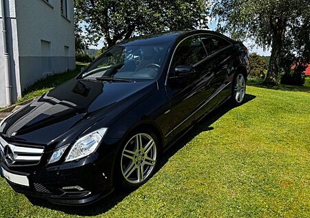 Mercedes-Benz E 350 Coupé CGI BlueEFFICIENCY AMG Paket