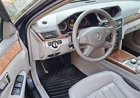 Mercedes-Benz E 300 CDI T BlueEFFICIENCY ELEGANCE ELEGANCE