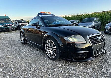 Audi TT Coupe 1.8Turbo quattro 165 kW. 224. Ps