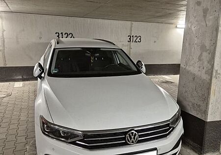 VW Passat Variant Volkswagen 2.0 TDI SCR DSG Business Vari...