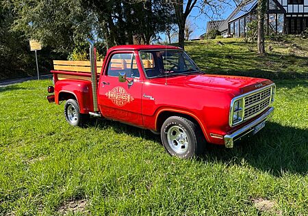 Dodge L IL RED EXPRESS TRUCK