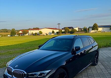 BMW 320d xDrive PANO/HUD/M-PAKET/19 ZOLL/GARANTIE