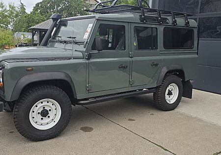Land Rover Defender 110 TD4 Station Wagon