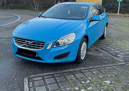 Volvo V60 D3 Momentum 136PS