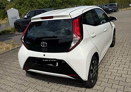 Toyota Aygo (X) Aygo (X) 1,0-l-VVT-i x-business x-business