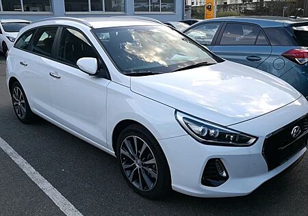 Hyundai i30 gebraucht kaufen Hyundai i30 Kombi 1.0 T-GDI,Trend(AHK,Tempo,Navi,LED,PDC