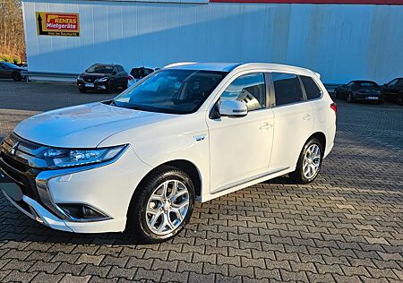 Mitsubishi Plug in Hybrid Outlander Plug-in Hybrid Outlander Spirit, Service neu