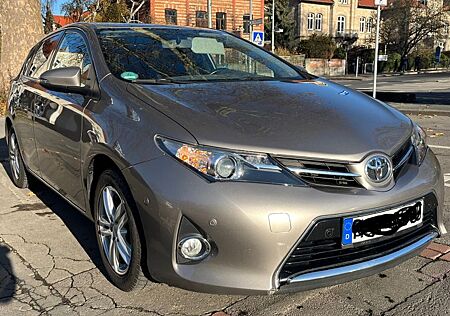 Toyota Auris 1,6-l-Valvematic/SHZ Tempomat Einparkhilfe