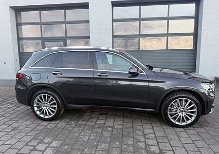 Mercedes-Benz GLC 300 de 4Matic AMG Außen -innen
