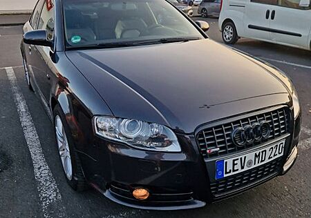 Audi A4 2.0 T FSI tiptronic quattro -